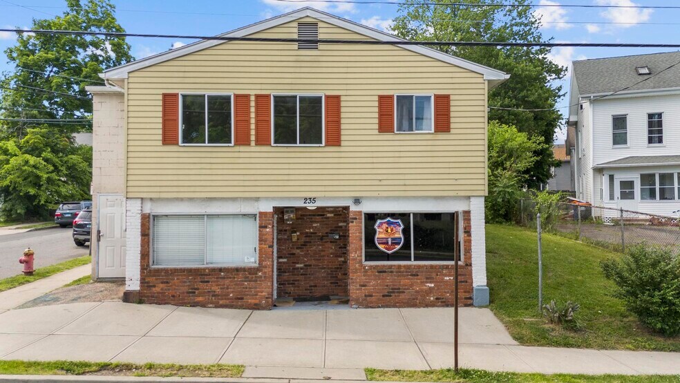 235 Hanover St, Meriden, CT à vendre - Photo de l’immeuble – Image 3 sur 28