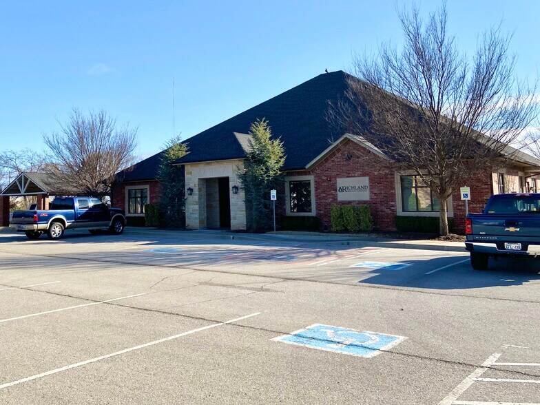 917 Cedar Lake Blvd, Oklahoma City, OK à louer - Photo de l’immeuble – Image 1 sur 7