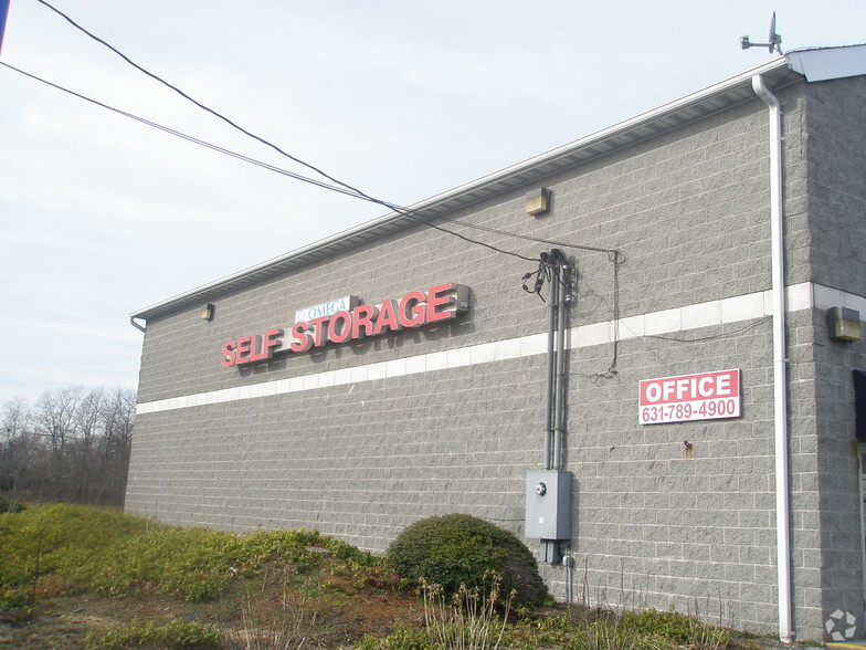 185 Sunrise Hwy, Amityville, NY à vendre - Photo principale – Image 1 sur 2