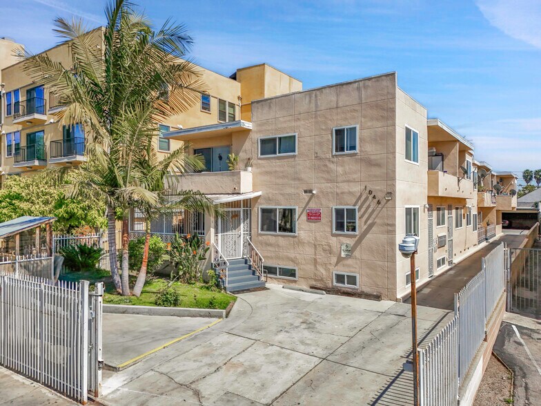 1046 S Norton Ave, Los Angeles, CA à vendre - Photo de l’immeuble – Image 1 sur 13