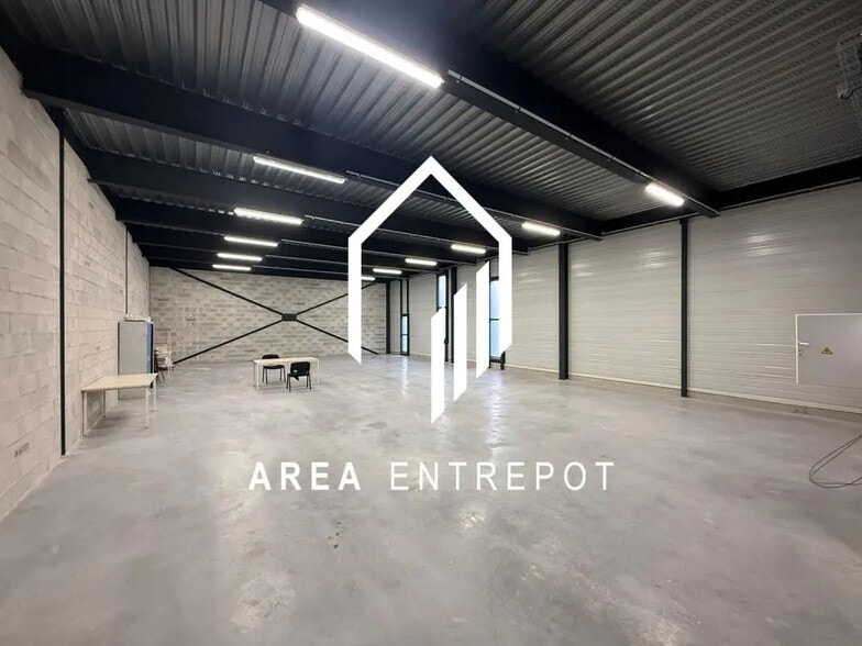 Local d'activités dans Rousset à vendre - Photo intérieure – Image 2 sur 12