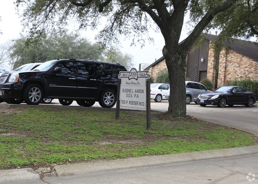 2095 W Main St, League City, TX à louer - Photo de l’immeuble – Image 2 sur 3