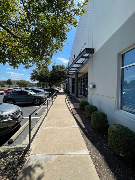 33 Cypress Blvd, Round Rock, TX à louer - Photo de l’immeuble – Image 3 sur 13