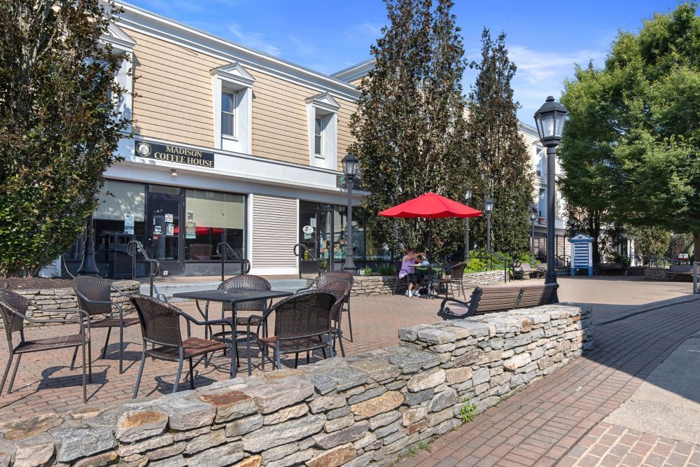 724 Boston Post Rd, Madison, CT à louer Photo principale– Image 1 sur 10