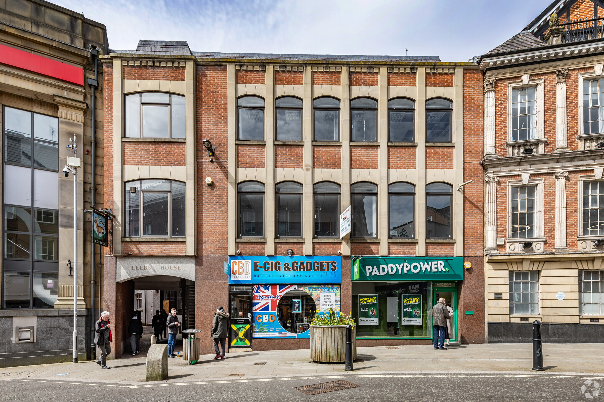 11A Yorkshire St, Rochdale à louer Photo principale– Image 1 sur 4