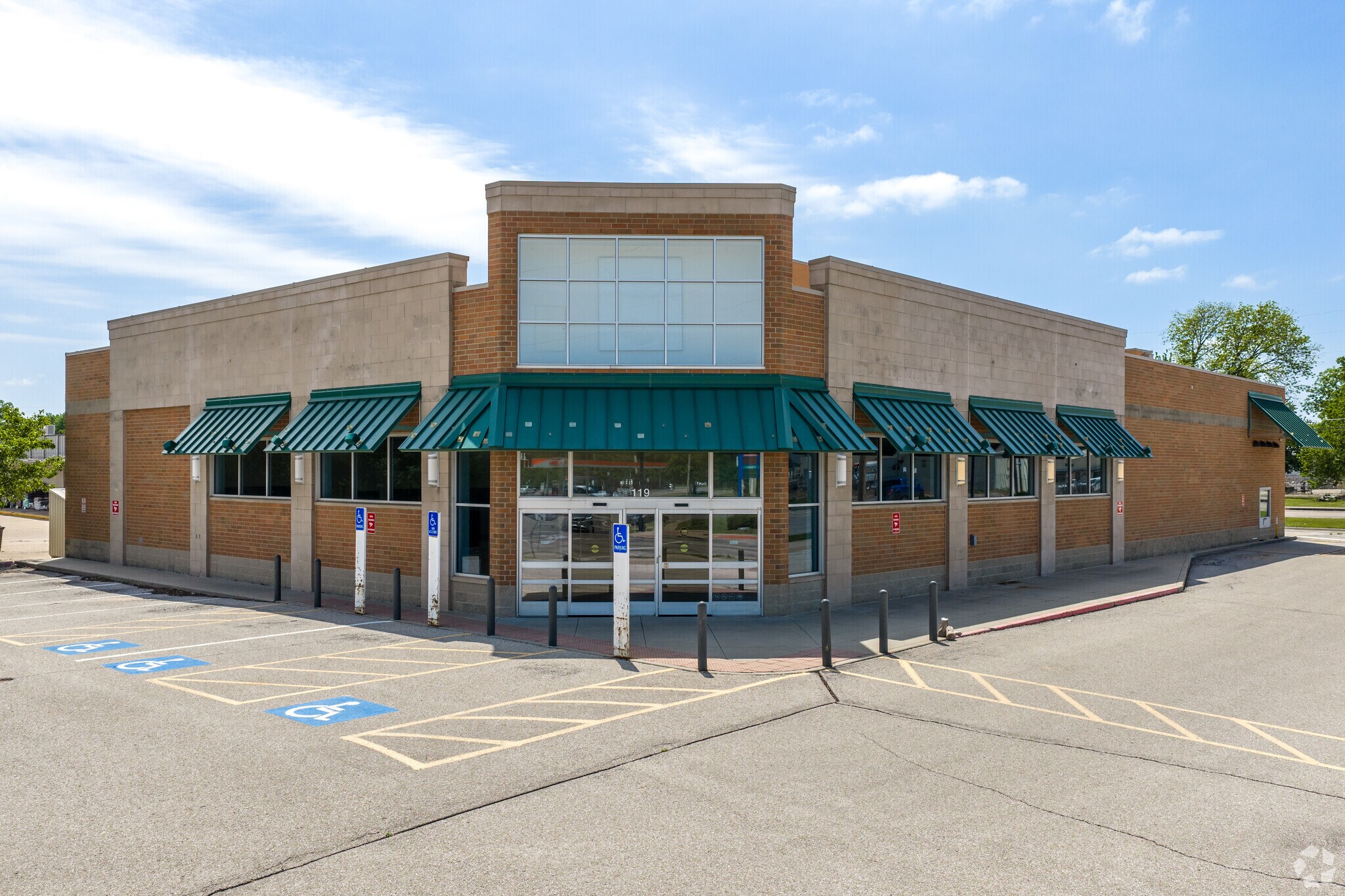 119 W 6th Ave, El Dorado, KS à louer Photo principale– Image 1 sur 26