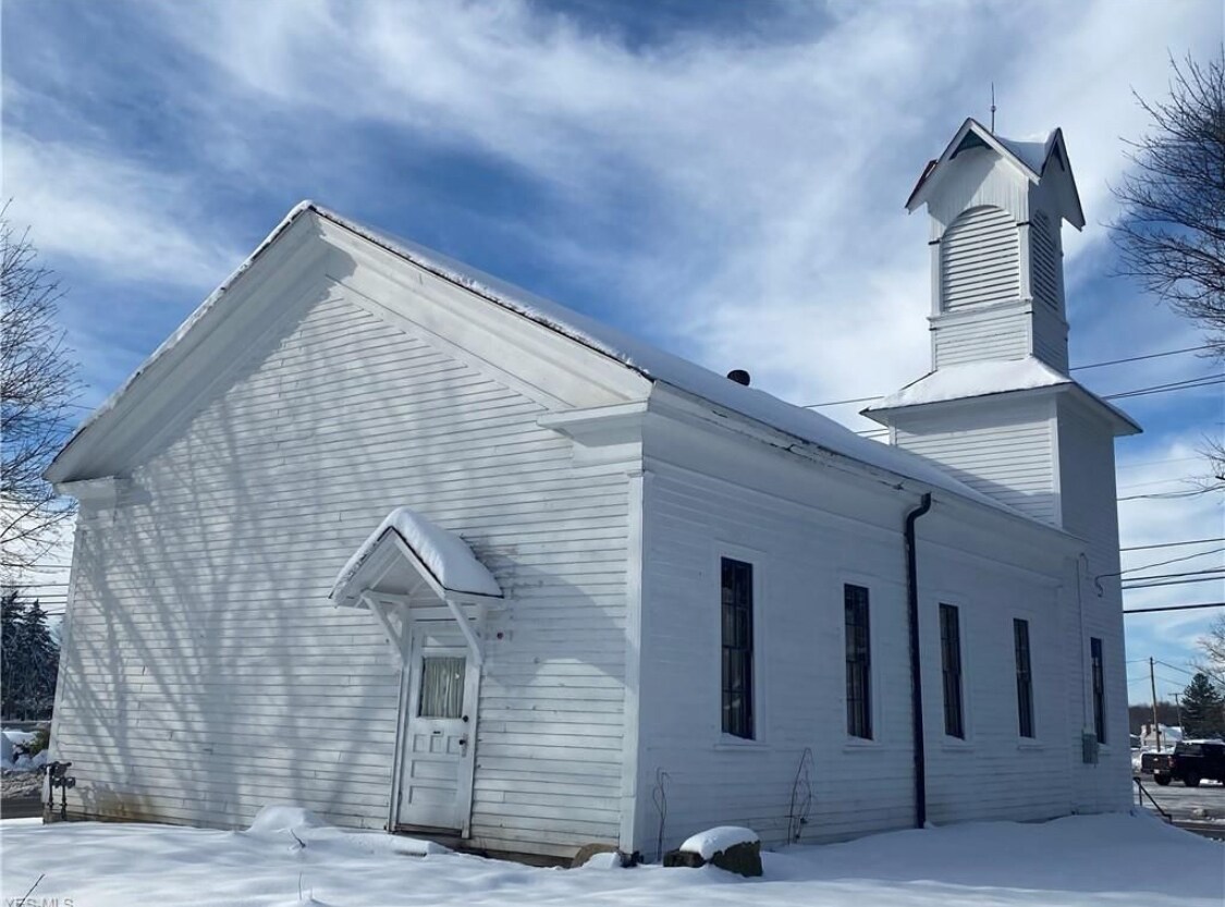 9807 Columbia Rd, Olmsted Falls, OH à louer Photo principale– Image 1 sur 6