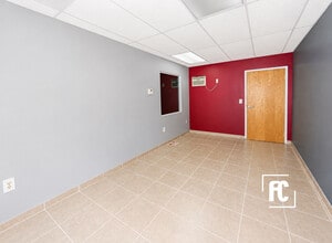 450-494 NW Lake Whitney Pl, Port Saint Lucie, FL à louer Photo intérieure– Image 2 sur 6