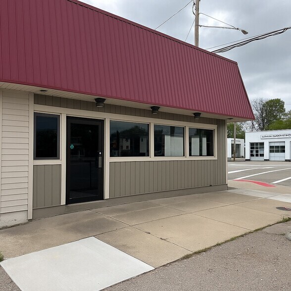 437 W Stewart St, Owosso, MI à vendre - Photo de l’immeuble – Image 1 sur 21