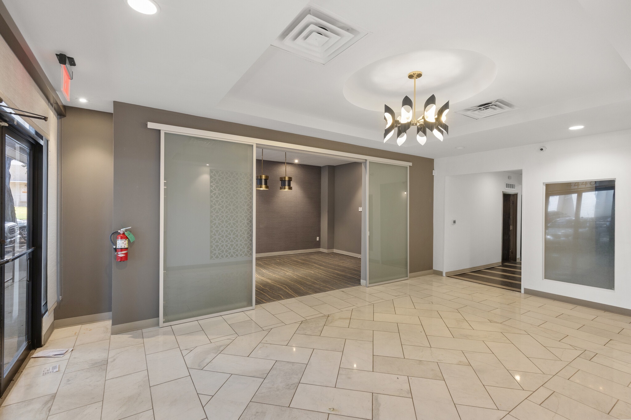 4440-4460 Spring Valley Rd, Dallas, TX à louer Photo intérieure– Image 1 sur 11