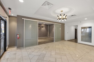 4440-4460 Spring Valley Rd, Dallas, TX à louer Photo intérieure– Image 1 sur 11