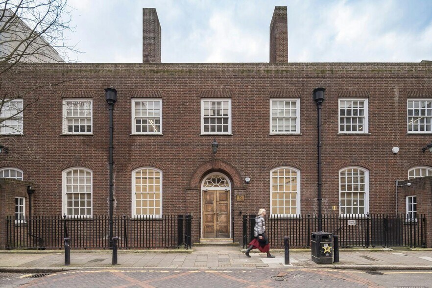 25 Settles St, Londres à louer - Photo de l’immeuble – Image 3 sur 28
