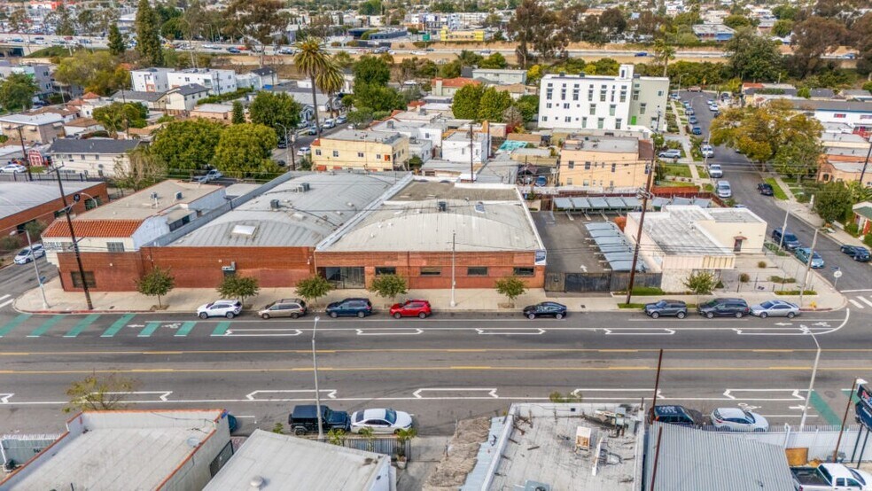 5631-5659 W. Adams Blvd, Los Angeles, CA à vendre - Photo de l’immeuble – Image 1 sur 4