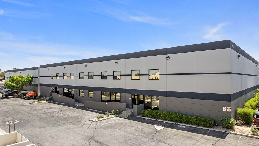 4027 E Post Rd, Las Vegas, NV à louer - Photo de l’immeuble – Image 3 sur 4