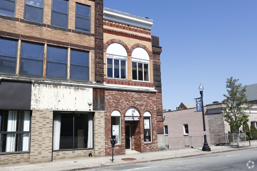 162 N Main St, Fall River, MA à vendre - Photo de l’immeuble – Image 1 sur 4