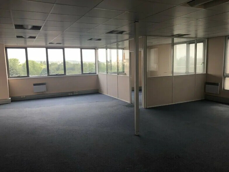 Bureau dans Épinay-sur-Seine à louer - Photo de l’immeuble – Image 1 sur 4