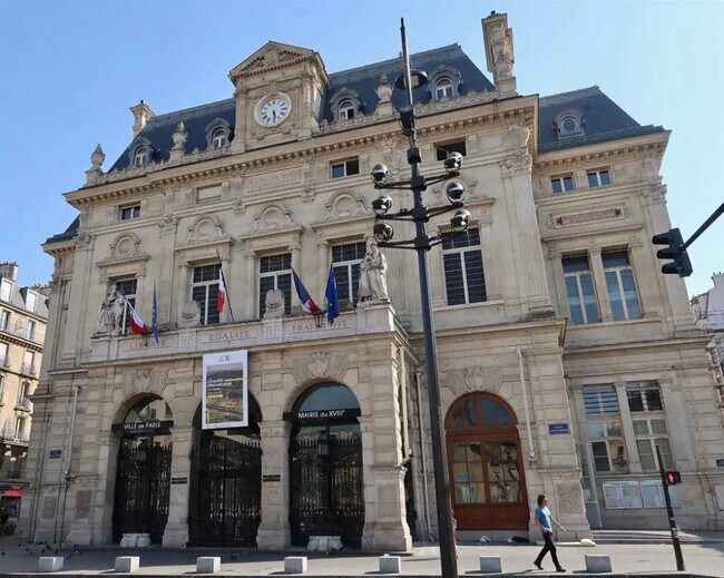 Plus de détails pour Local commercial à louer