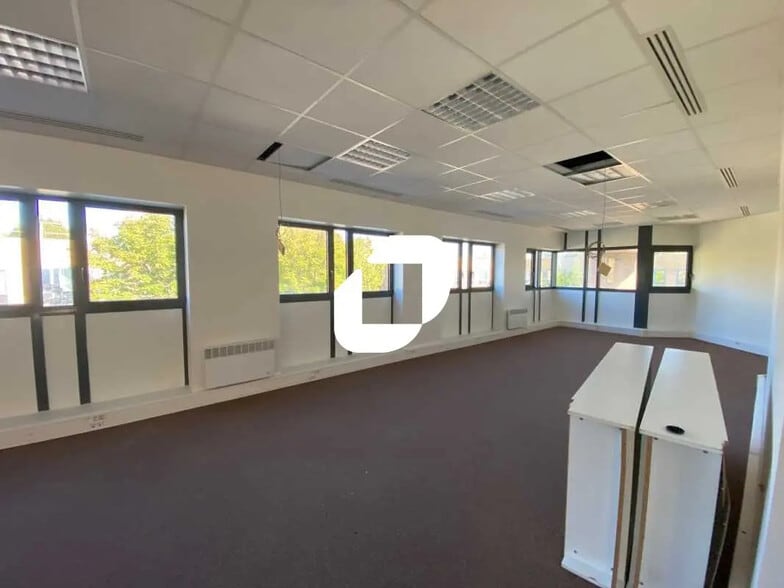 39 Avenue Des 3 Peuples, Montigny-le-Bretonneux à louer - Photo intérieure – Image 3 sur 17