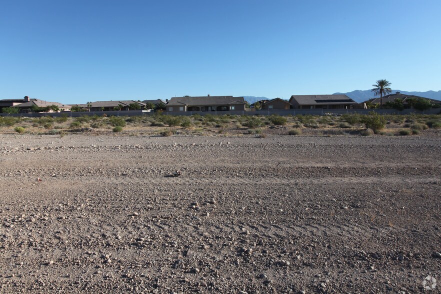 8664 W Craig Rd, Las Vegas, NV à vendre - Photo principale – Image 1 sur 4