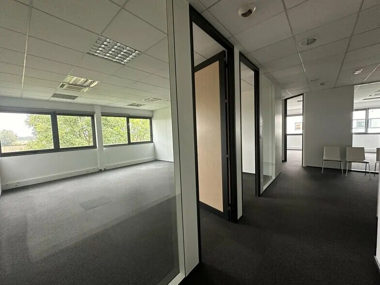Bureau dans Entzheim à louer - Photo de l’immeuble – Image 3 sur 5