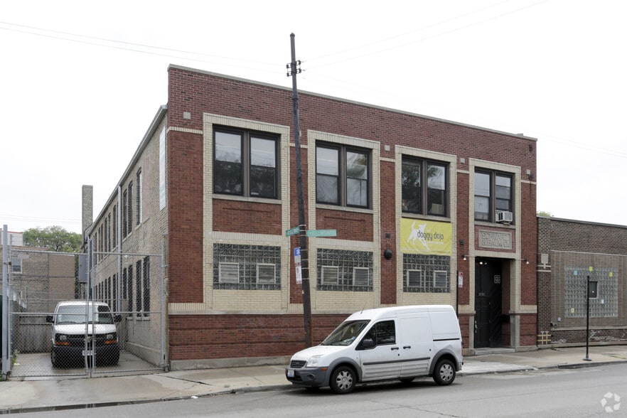 3735 W Belmont Ave, Chicago, IL à louer - Photo principale – Image 1 sur 20
