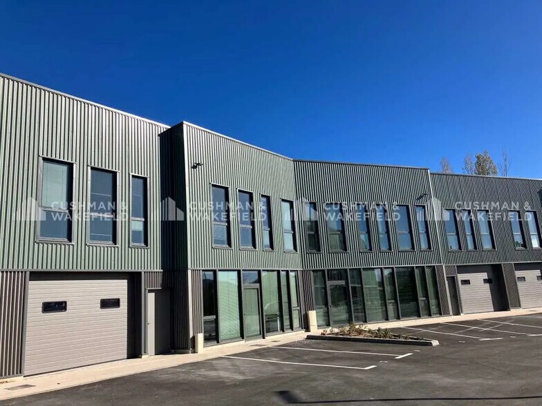 1410 Route Nationale 396, Aubagne à louer - Photo de l’immeuble – Image 1 sur 13