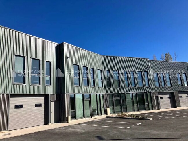 Plus de détails pour 1410 Route Nationale 396, Aubagne - Local d'activités à louer