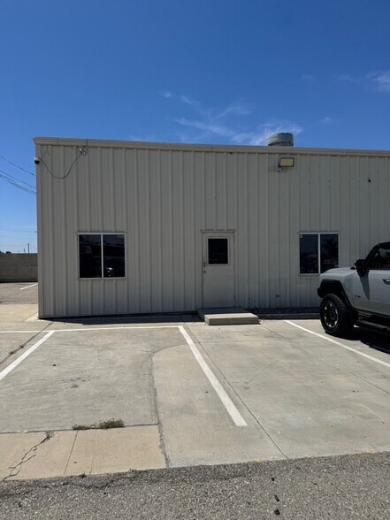 112 Belle Ter, Bakersfield, CA à louer - Photo de l’immeuble – Image 1 sur 12