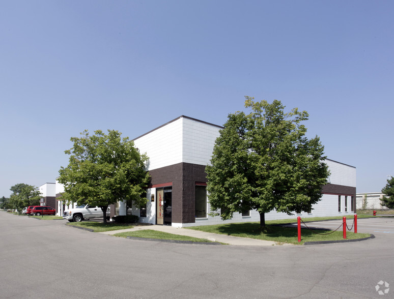 11900-11950 Farmington Rd, Livonia, MI à louer - Photo de l’immeuble – Image 3 sur 6
