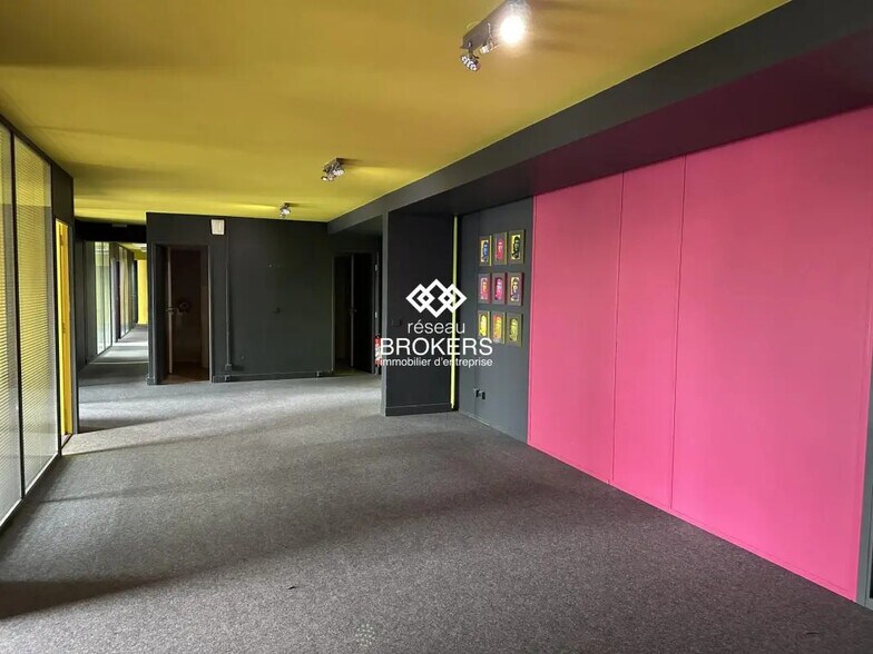 8 Place Jean Monnet, Orléans à vendre - Photo de l’immeuble – Image 3 sur 8