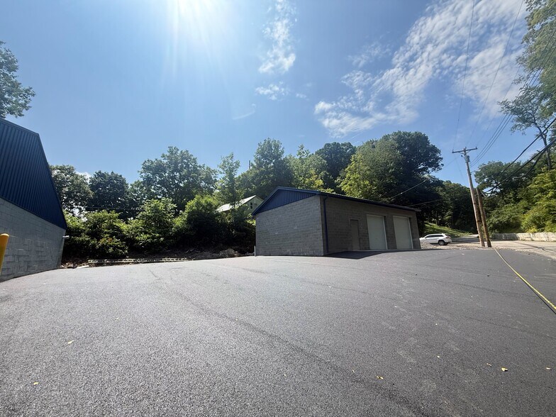 5 McGovern Blvd, Coraopolis, PA à louer - Photo de l’immeuble – Image 2 sur 4