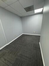 Bureaux/Médical dans Palm Harbor, FL à louer Photo intérieure– Image 1 sur 2