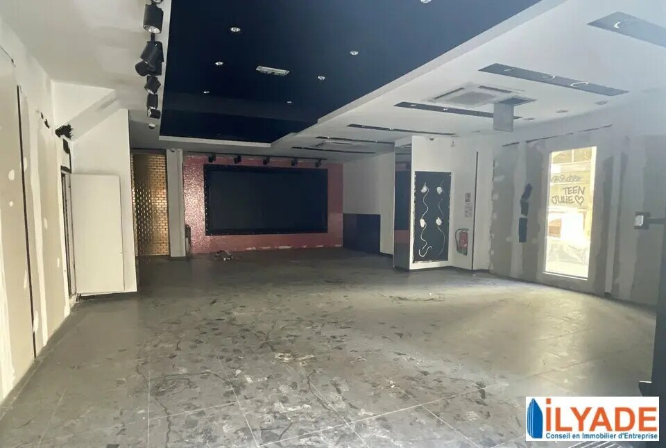 Local commercial dans Marseille à louer Photo de l’immeuble– Image 1 sur 8