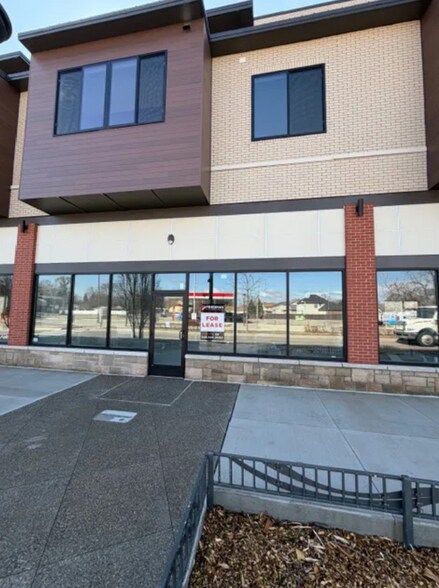 1760 E Auburn Rd, Rochester, MI à louer - Photo de l’immeuble – Image 2 sur 7
