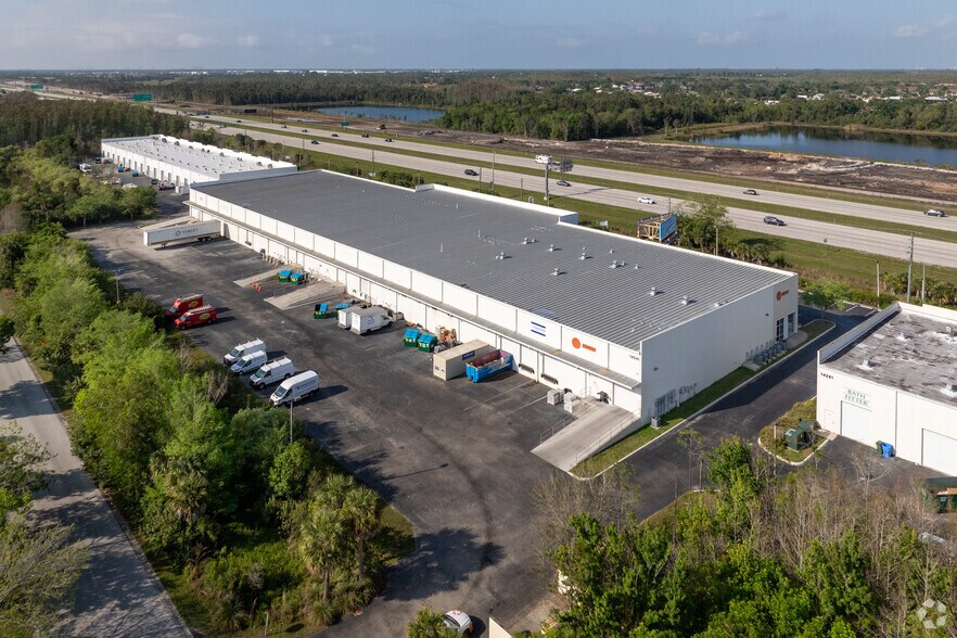 14261 Jetport Loop, Fort Myers, FL à louer - Aérien – Image 1 sur 8