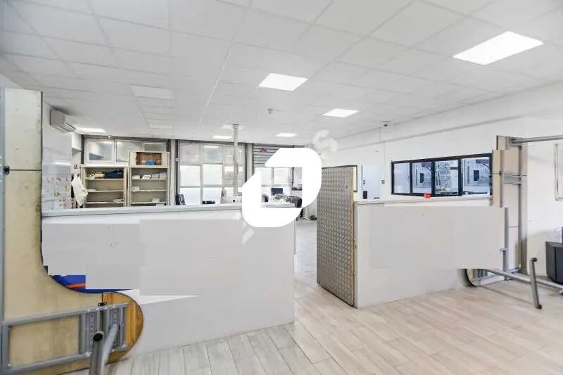 Local d'activités dans Montreuil à vendre - Photo de l’immeuble – Image 2 sur 12