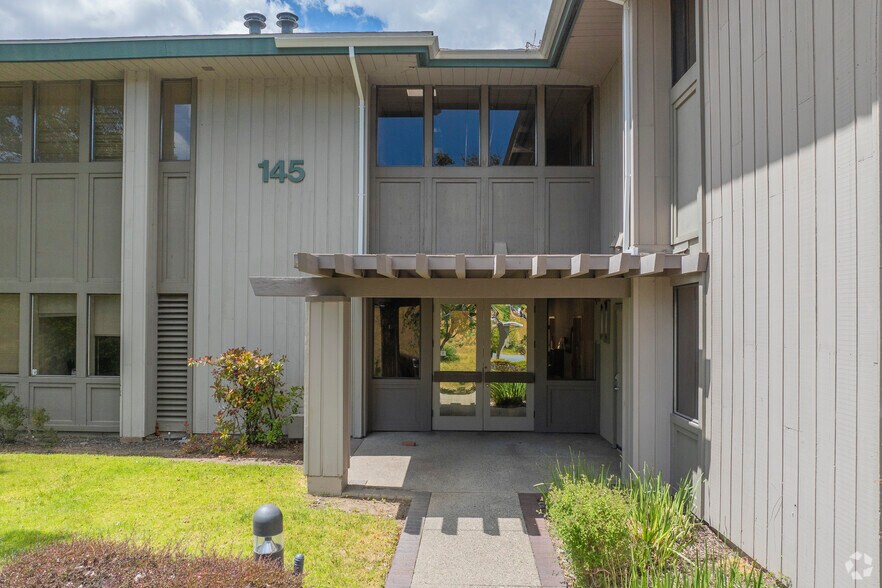 145 N Redwood Dr, San Rafael, CA à vendre - Photo de l’immeuble – Image 2 sur 8