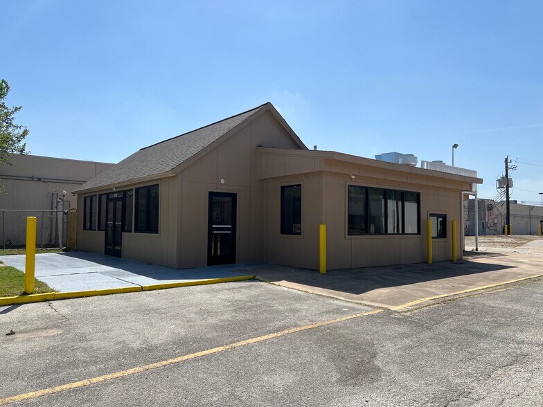 7810 Bellfort Rd, Houston, TX à vendre - Photo de l’immeuble – Image 2 sur 14