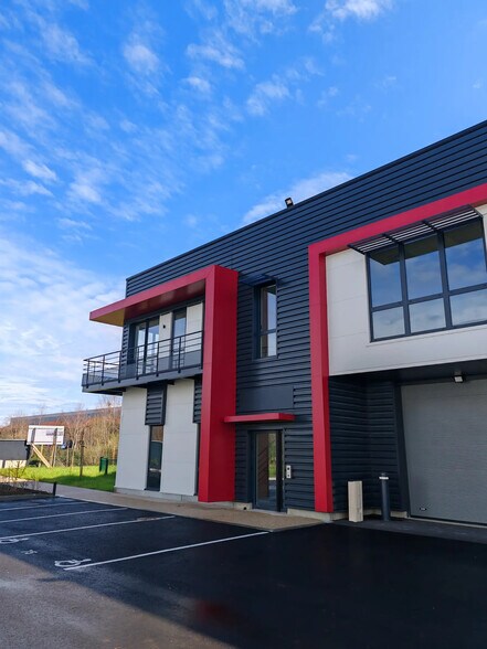 Local d’activités dans Bussy-Saint-Georges à louer - Photo de l’immeuble – Image 2 sur 11