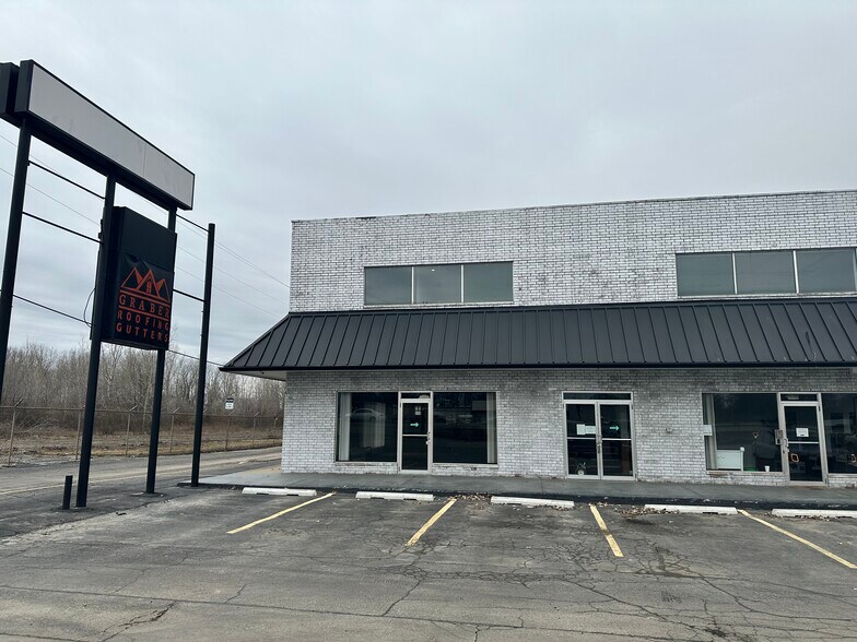 909 N Coliseum Blvd, Fort Wayne, IN à louer - Photo principale – Image 1 sur 2