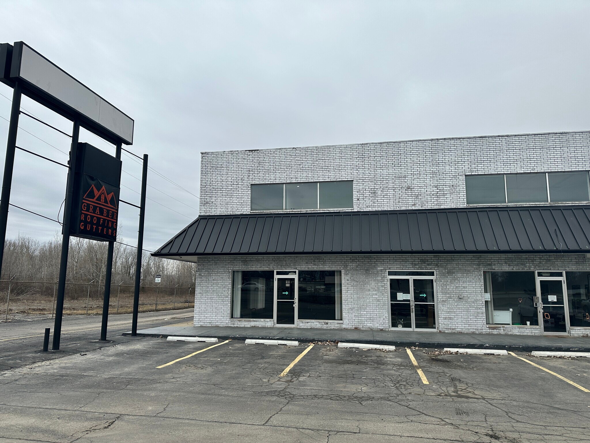 909 N Coliseum Blvd, Fort Wayne, IN à louer Photo principale– Image 1 sur 3