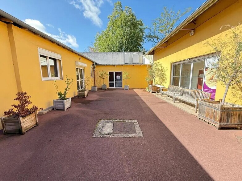 Bureau dans Nanterre à louer - Photo de l’immeuble – Image 2 sur 6
