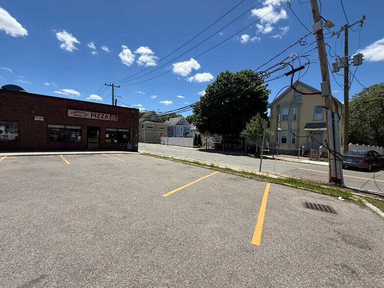 2420 Massachusetts Ave, Cambridge, MA à louer - Photo de l’immeuble – Image 3 sur 20