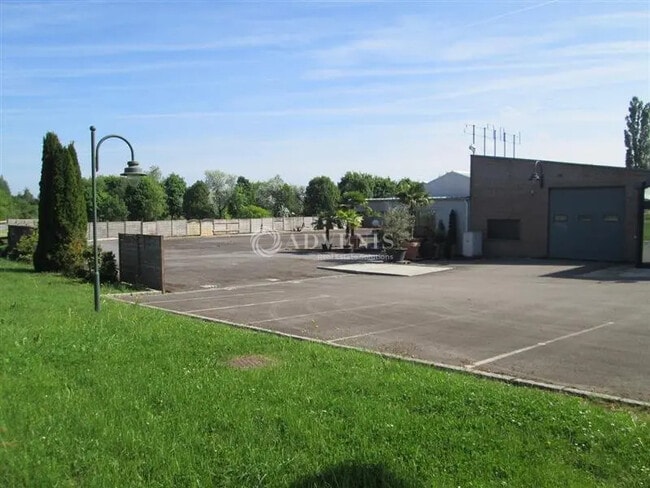 Plus de détails pour Local commercial à louer