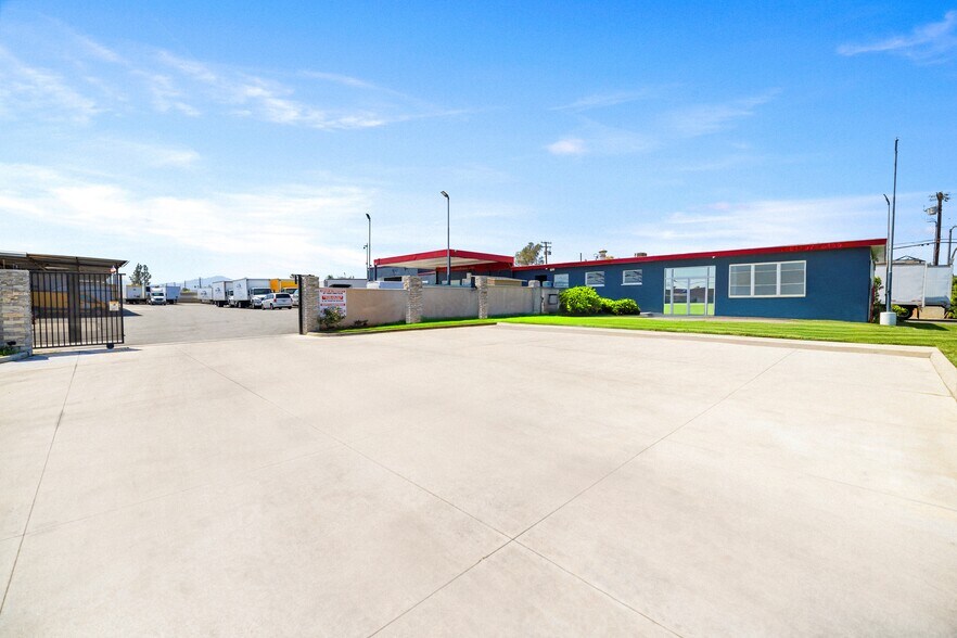 9920 Arlington Ave, Riverside, CA à vendre - Photo de l’immeuble – Image 1 sur 11
