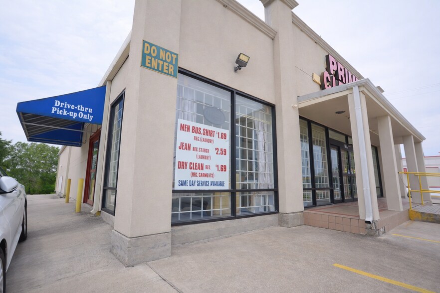 7250 Antoine Dr, Houston, TX à vendre - Photo de l’immeuble – Image 2 sur 9