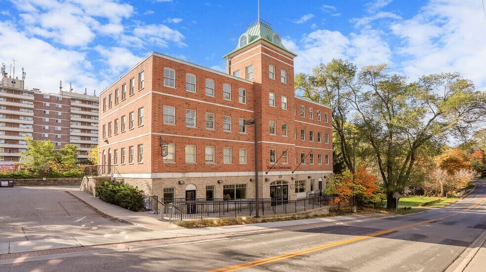 121 Robinson St, Markham, ON à vendre - Photo de l’immeuble – Image 1 sur 46