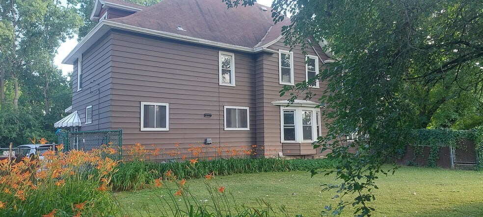 1025 Oneida St, Menasha, WI à vendre - Photo de l’immeuble – Image 2 sur 8
