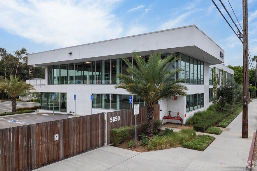 5650 W Centinela Ave, Los Angeles, CA à vendre - Photo de l’immeuble – Image 2 sur 6