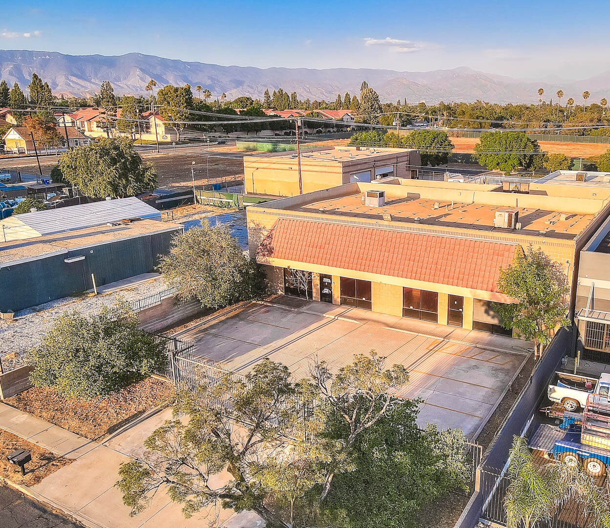 229 S Olive Ave, Rialto, CA à vendre Photo de l’immeuble– Image 1 sur 36